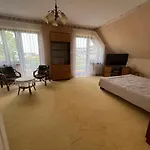 Garden 2 Z Pieknym Ogrodem I Tarasem 尤斯托尼莫斯基
