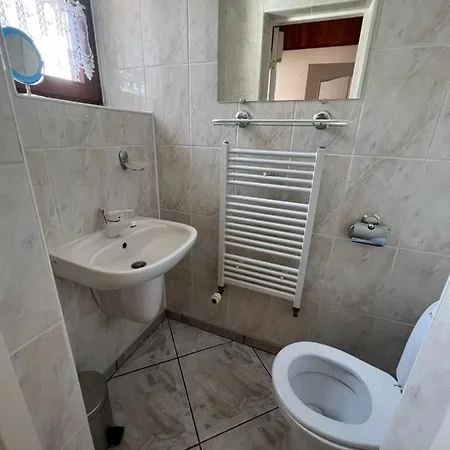 Garden 2 Z Pieknym Ogrodem I Tarasem 别墅 尤斯托尼莫斯基