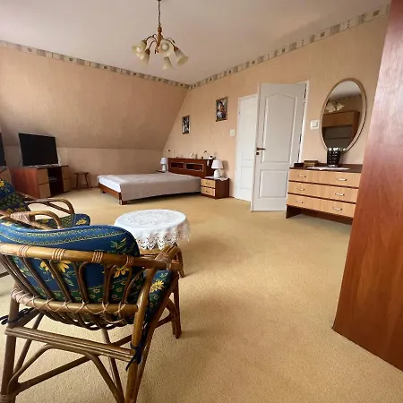 Garden 2 Z Pieknym Ogrodem I Tarasem * 尤斯托尼莫斯基